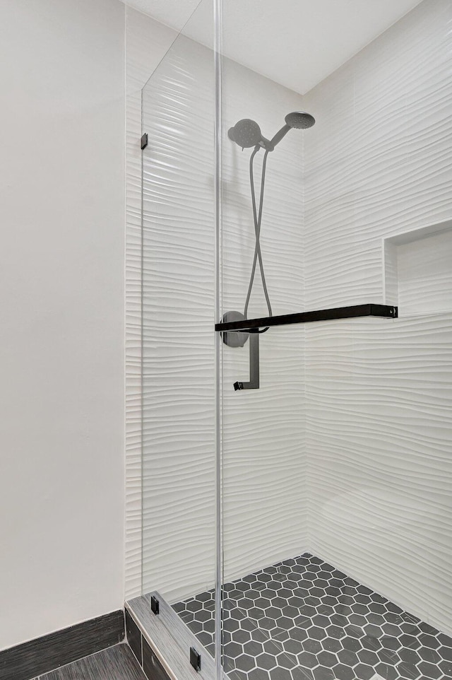 room details featuring walk in shower