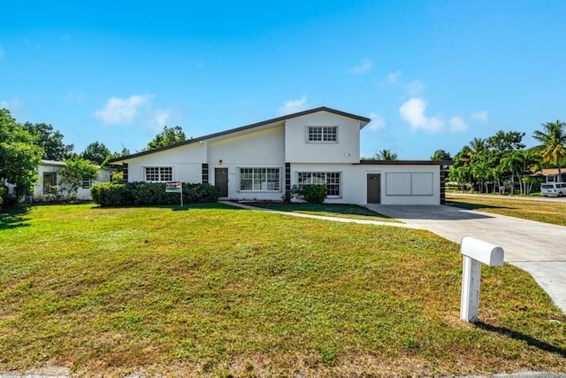 view of front of house featuring a front yard