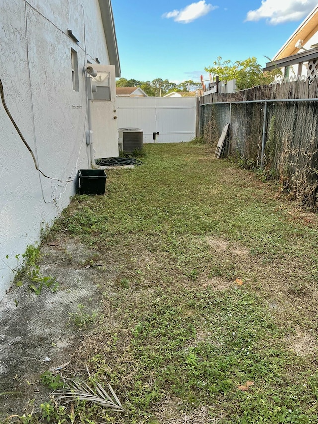 view of yard featuring central AC unit