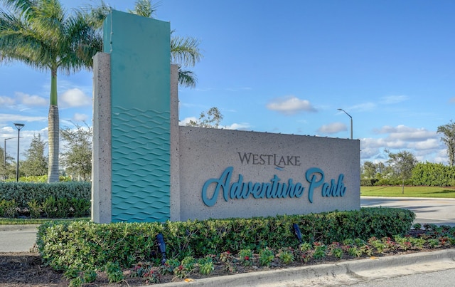 view of community / neighborhood sign