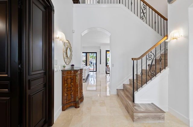 foyer featuring a high ceiling