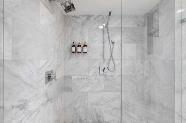 bathroom featuring tiled shower