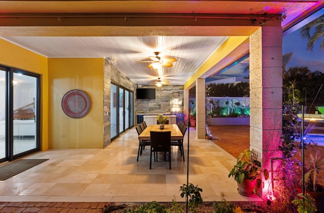 dining space with ceiling fan