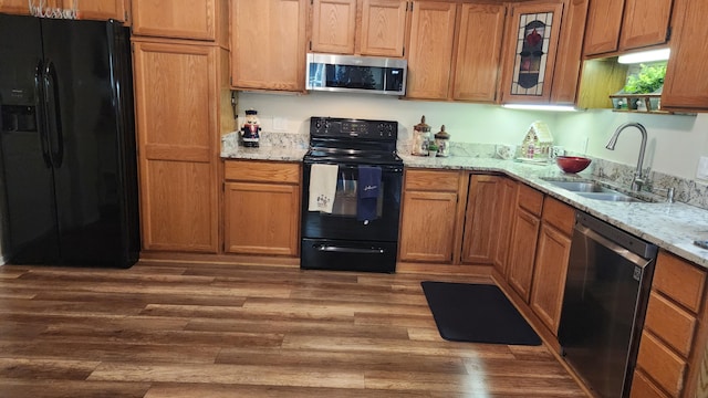 dining room featuring hardwood / wood-style flooring, ceiling fan, and lofted ceiling