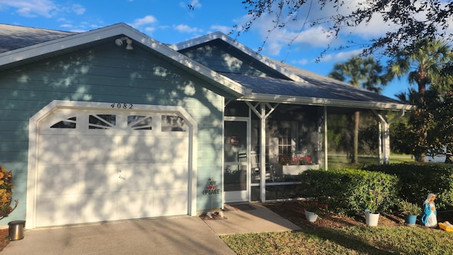 view of front facade with a garage