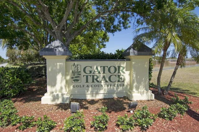 view of community / neighborhood sign