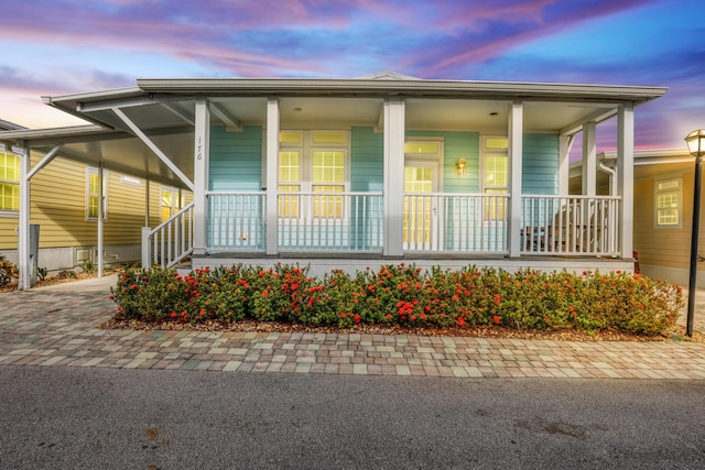 view of front of property featuring a porch