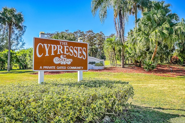 community / neighborhood sign with a yard