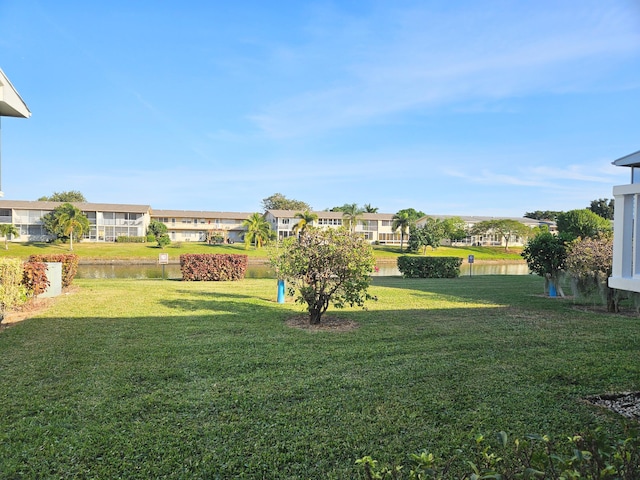 view of yard featuring a water view