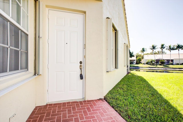 entrance to property featuring a yard