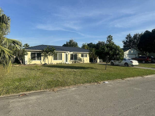 single story home featuring a front lawn