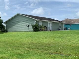 back of house featuring a yard