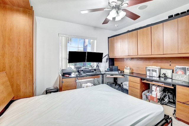 bedroom featuring ceiling fan