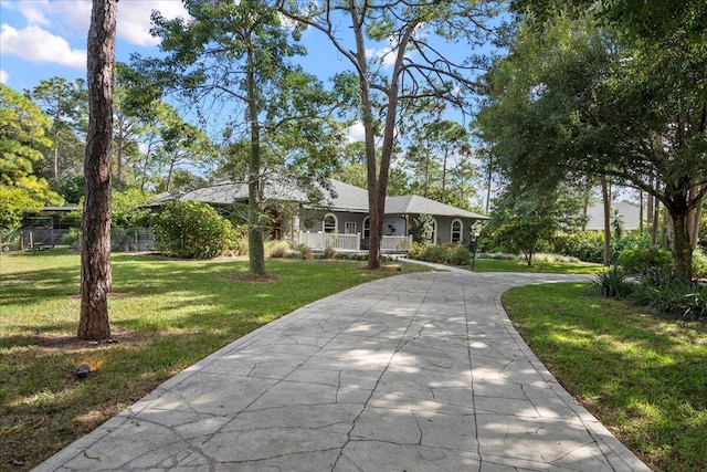 single story home featuring a front yard