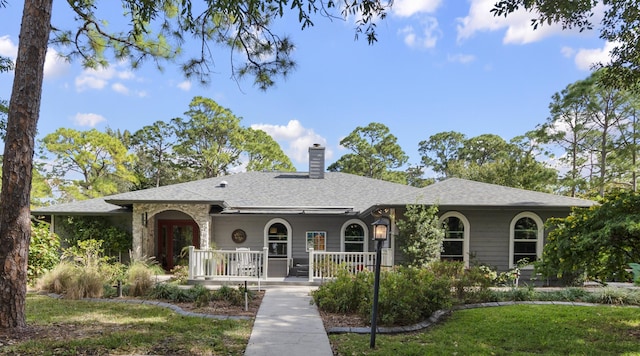 single story home with a porch