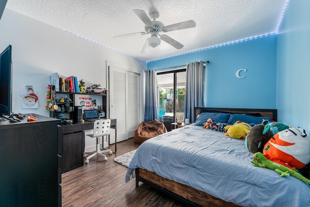 bedroom with dark wood-type flooring, a closet, ceiling fan, and a textured ceiling