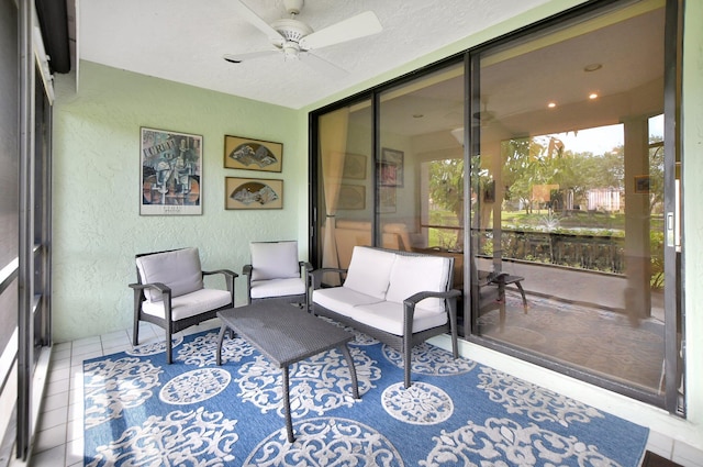 sunroom with ceiling fan