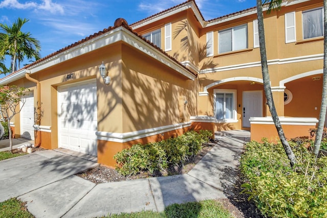 view of front of house with a garage