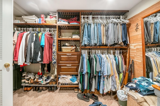 view of spacious closet