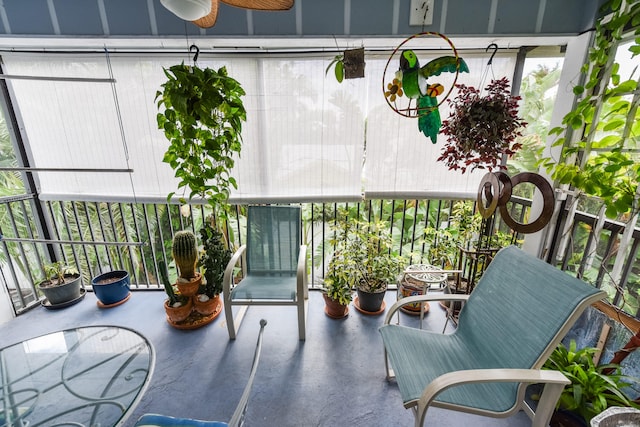 balcony featuring ceiling fan