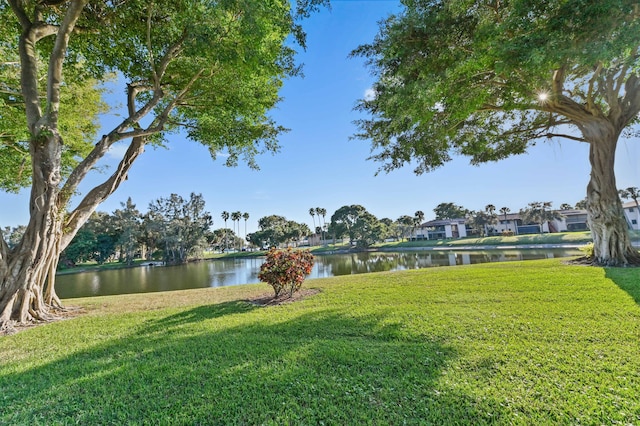 view of yard featuring a water view