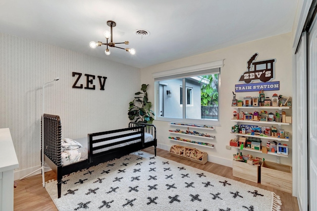 living area featuring hardwood / wood-style flooring and an inviting chandelier