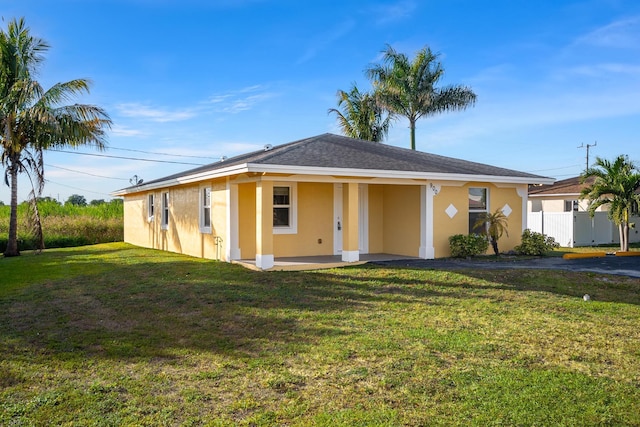 view of front of house with a porch and a front yard