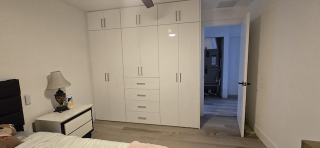 bedroom featuring light wood-type flooring, a closet, and ceiling fan