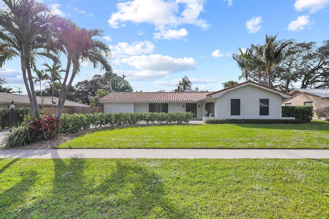 ranch-style home featuring a front lawn