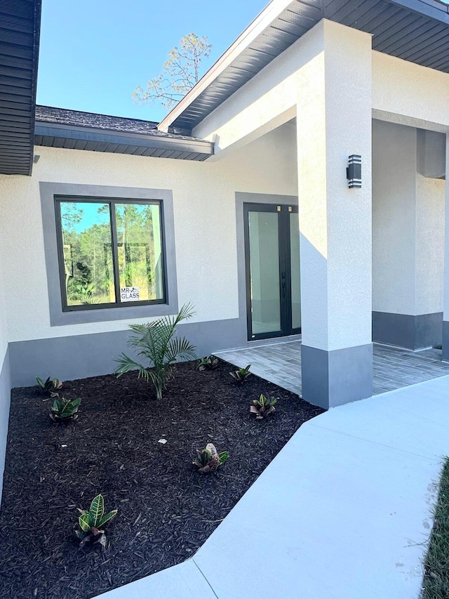 entrance to property featuring a patio area