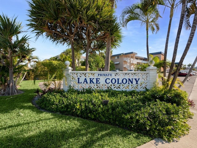 community sign with a lawn