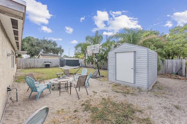 view of yard featuring a shed