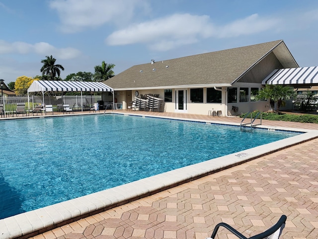 view of swimming pool