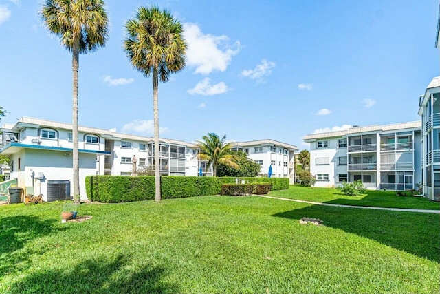 view of property's community featuring a lawn