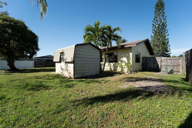 view of yard with a storage shed