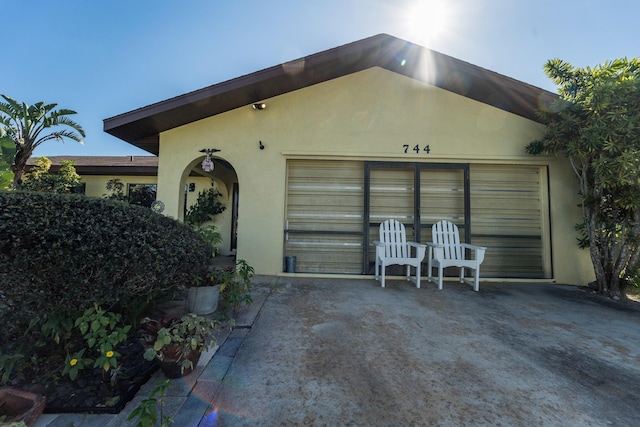 view of front facade with a garage