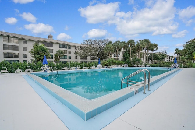 view of swimming pool