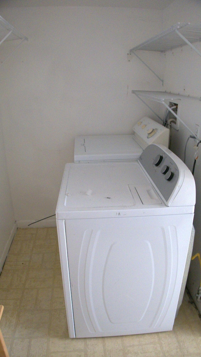 washroom with washer and clothes dryer