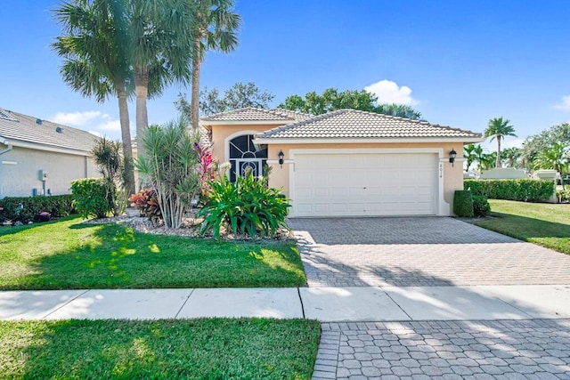 view of front of home featuring a front yard and a garage