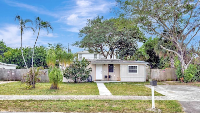 view of front of home with a front lawn