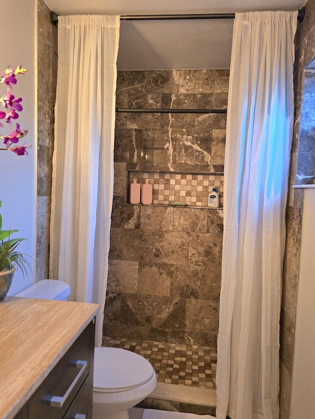 bathroom with vanity, toilet, and curtained shower