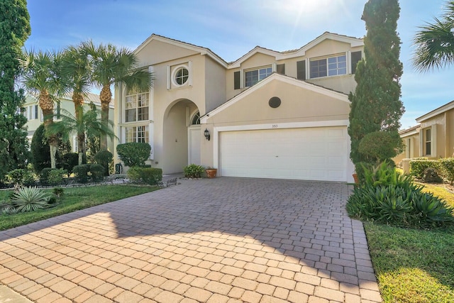 view of front facade featuring a garage