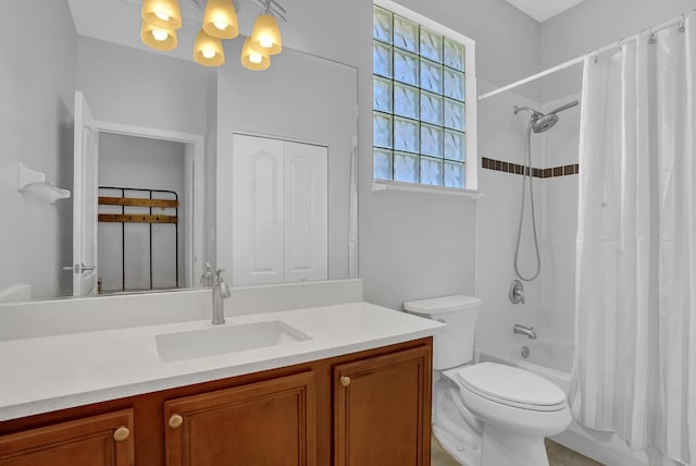 full bathroom featuring vanity, toilet, and shower / bath combo