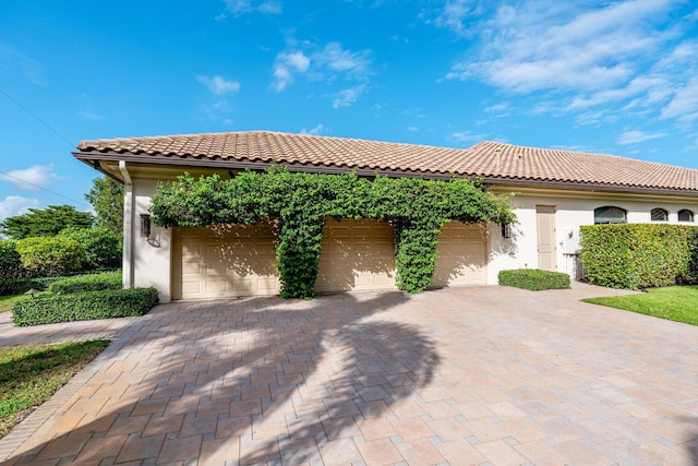 view of mediterranean / spanish-style house