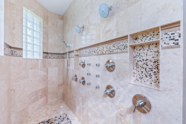 bathroom featuring a tile shower