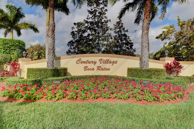 community sign with a lawn