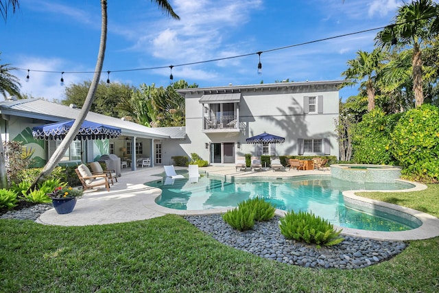 view of pool with a yard, an in ground hot tub, and a patio