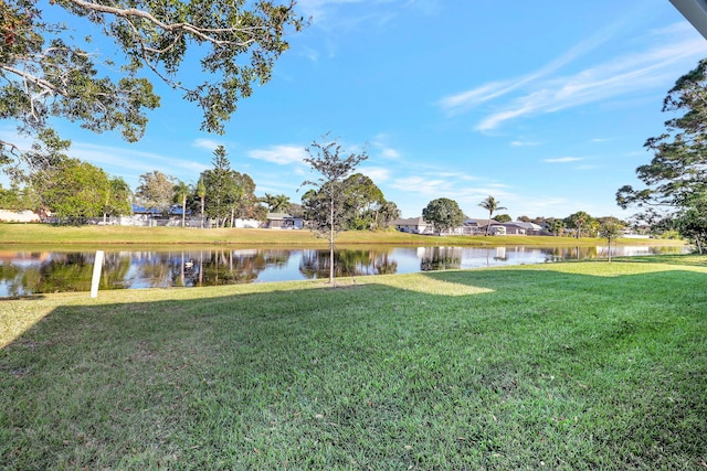 view of yard featuring a water view