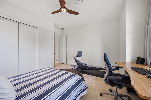 bedroom featuring ceiling fan and a closet