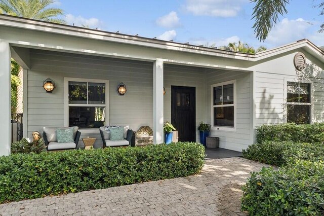 property entrance with outdoor lounge area and a porch